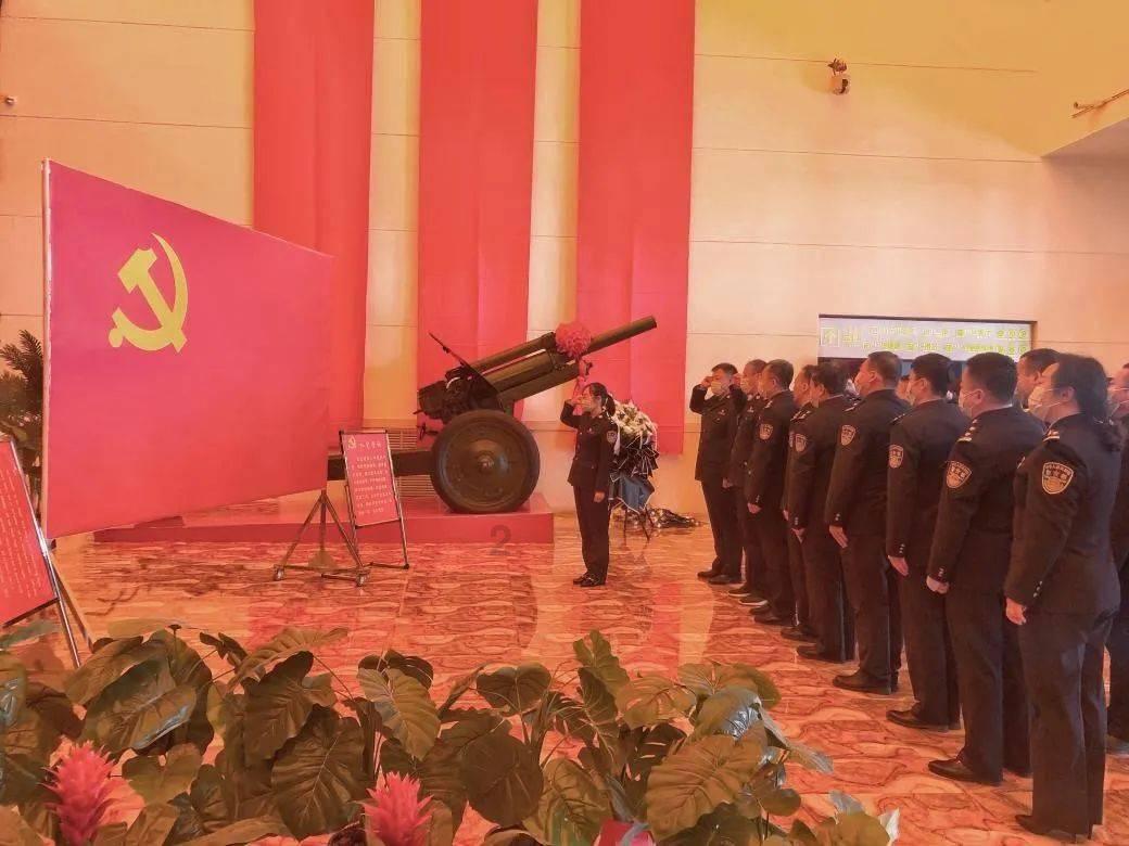 矛盾对决？亚洲杯官方公布卡塔尔vs中国海报，阿菲夫蒋光太出镜