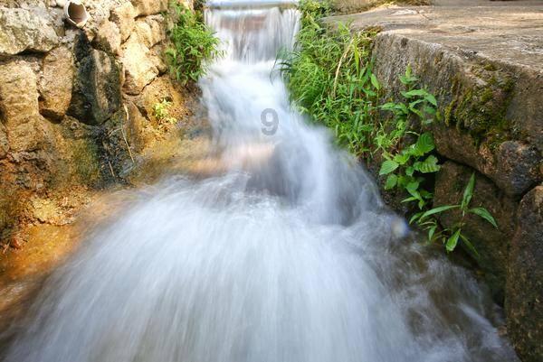 午评:三大指数早盘震荡调整 景点及旅游板块领涨