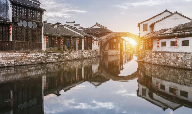 笑脸球的冒险之旅