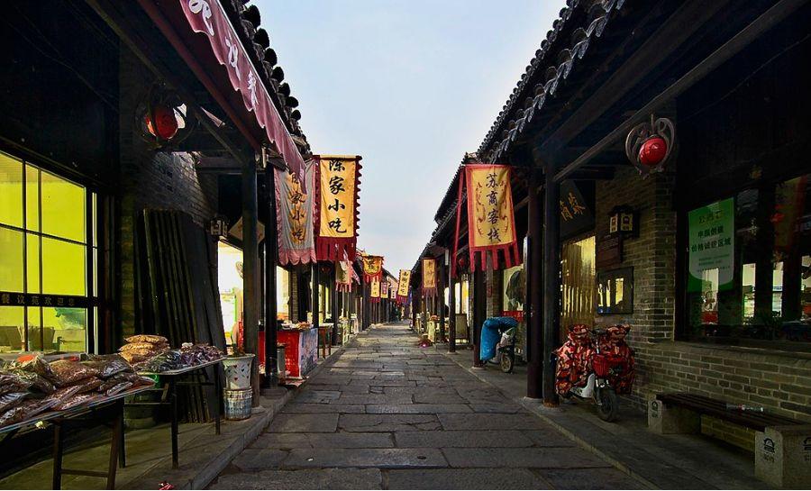 “龙年酱香巧克力”正式开售，到手18元一杯，瑞幸店员：多为易烊千玺粉丝买单
